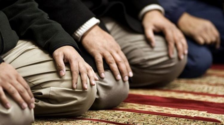 Wie verrichtet man das Gebet-Namaz-Salat